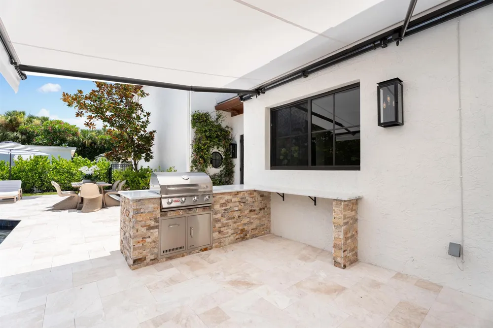 257 E Lakewood Road West Palm Beach, FL 33405