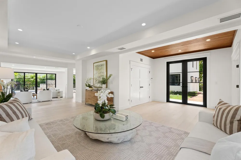 257 E Lakewood Road West Palm Beach, FL 33405
