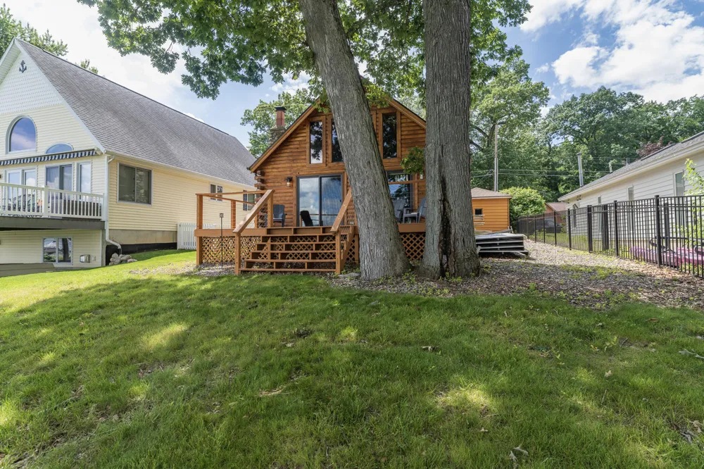 9715 Woodlawn Drive Portage City, MI 49002