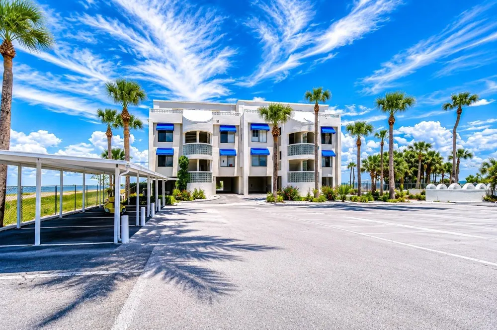 6504 SURFSIDE BOULEVARD #8 Apollo Beach, FL 33572
