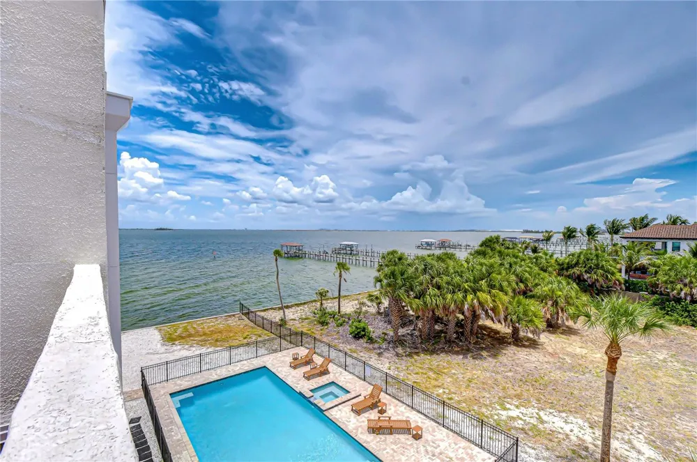 6504 SURFSIDE BOULEVARD #8 Apollo Beach, FL 33572