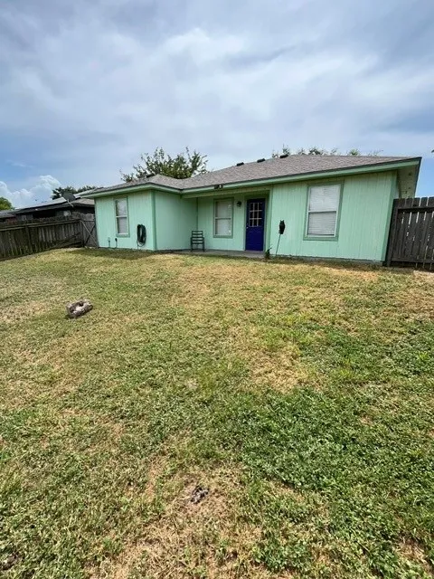 717 Dominga Dr Sinton, TX 78387