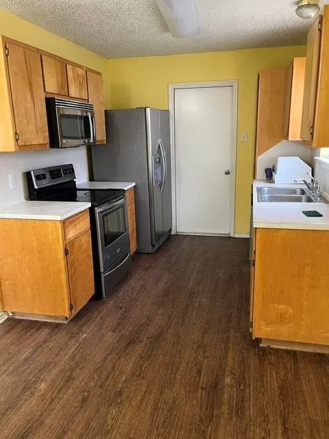 717 Dominga Dr Sinton, TX 78387
