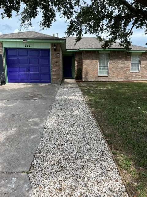 717 Dominga Dr