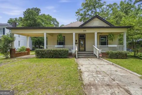 202 Everett Square