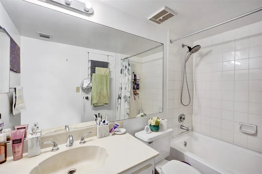 7601 E Treasure Drive #617 North Bay Village, FL 33141