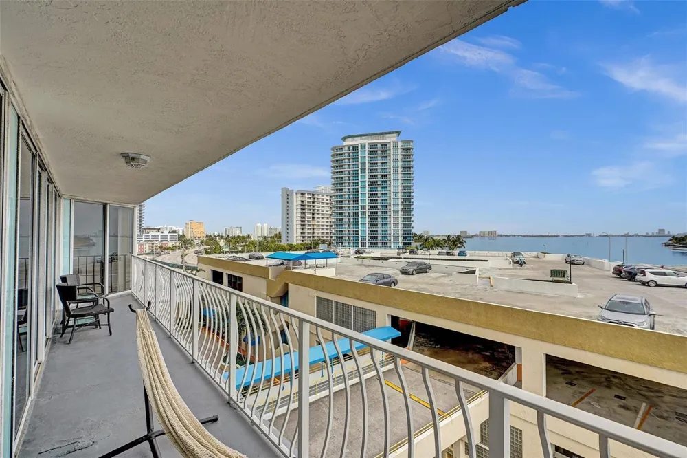 7601 E Treasure Drive #617 North Bay Village, FL 33141