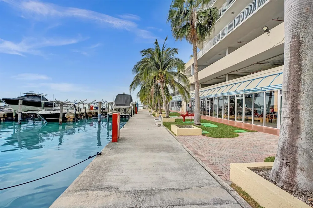 7601 E Treasure Drive #617 North Bay Village, FL 33141