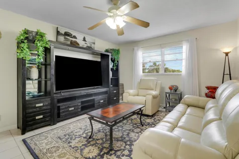 400 Fern Street #1c