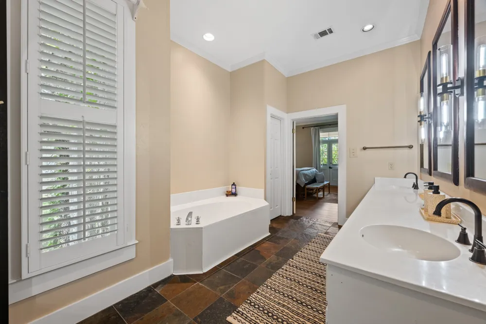 1201 Silver Hill Drive Austin, TX 78746