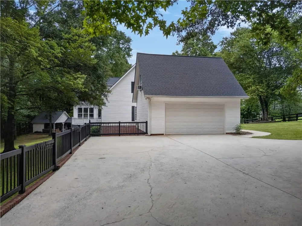 2404 Corinth Poseyville Road Bremen, GA 30110