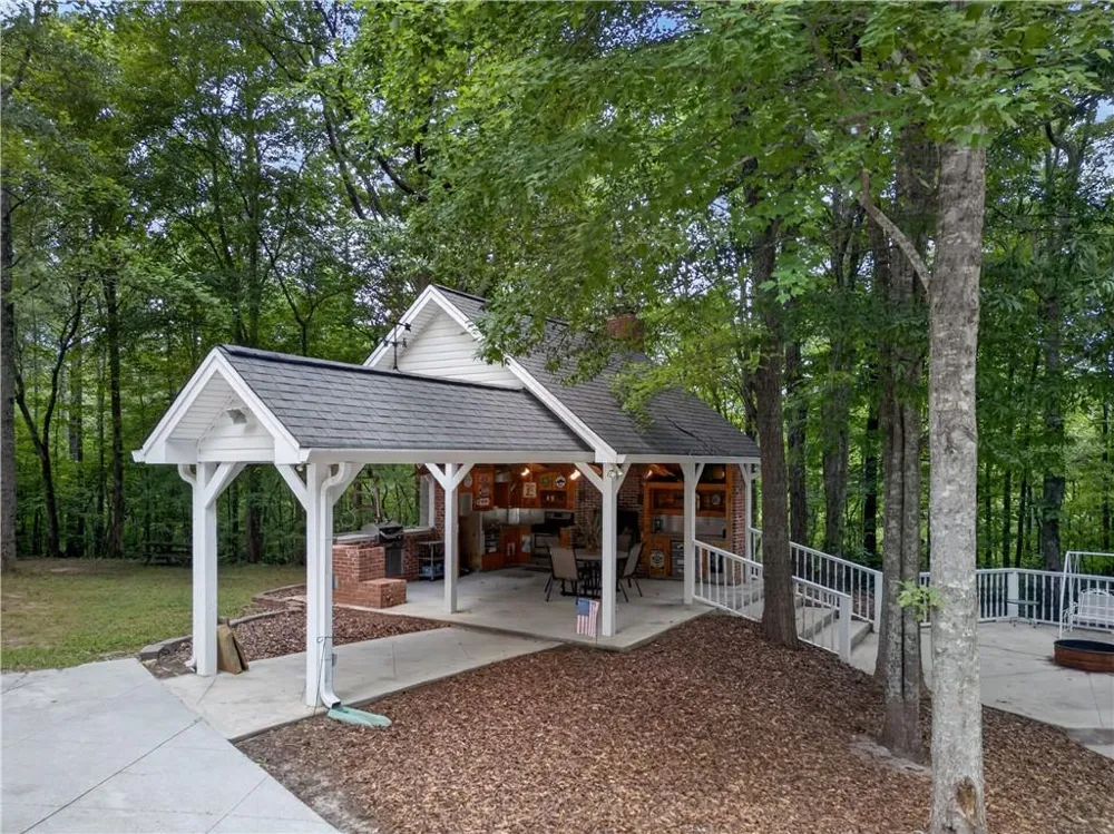 2404 Corinth Poseyville Road Bremen, GA 30110