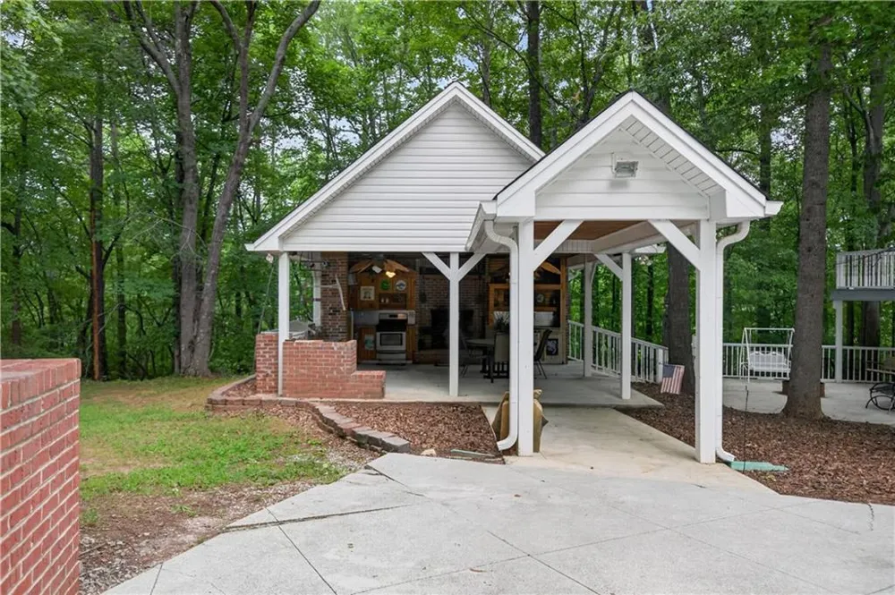 2404 Corinth Poseyville Road Bremen, GA 30110