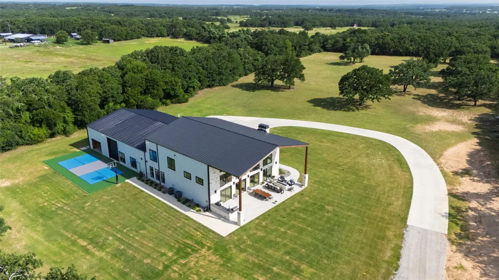 1100 County Road 1785 Sunset, TX 76270