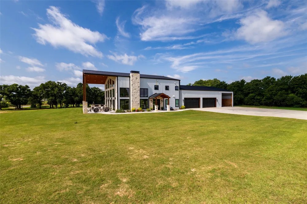 1100 County Road 1785 Sunset, TX 76270