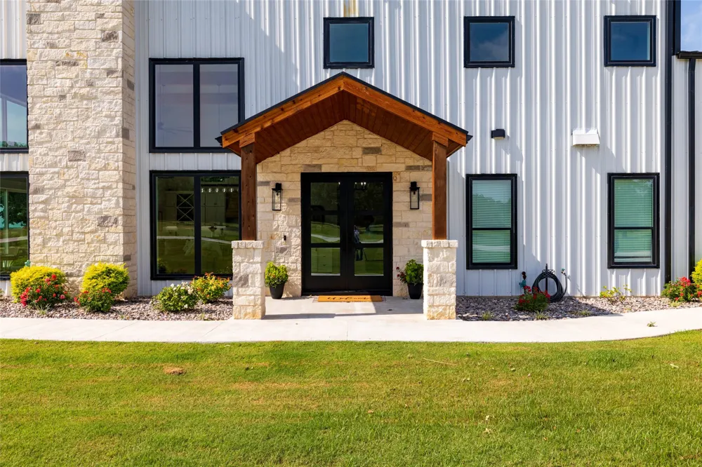 1100 County Road 1785 Sunset, TX 76270