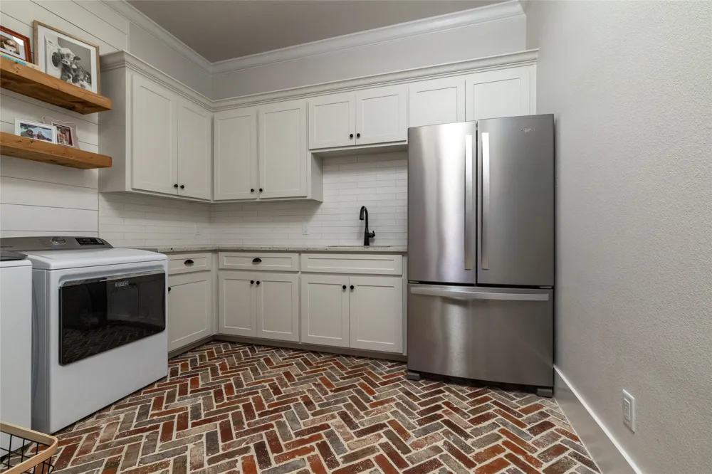 1100 County Road 1785 Sunset, TX 76270