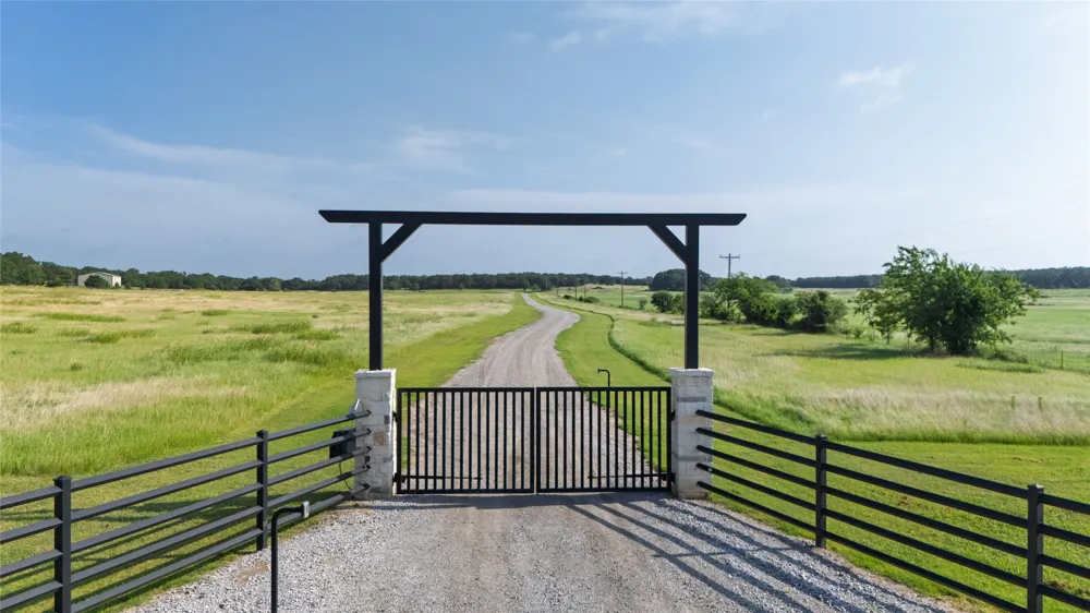 1100 County Road 1785 Sunset, TX 76270