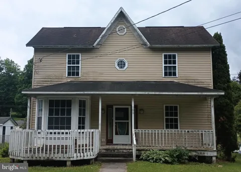105 WALNUT STREET