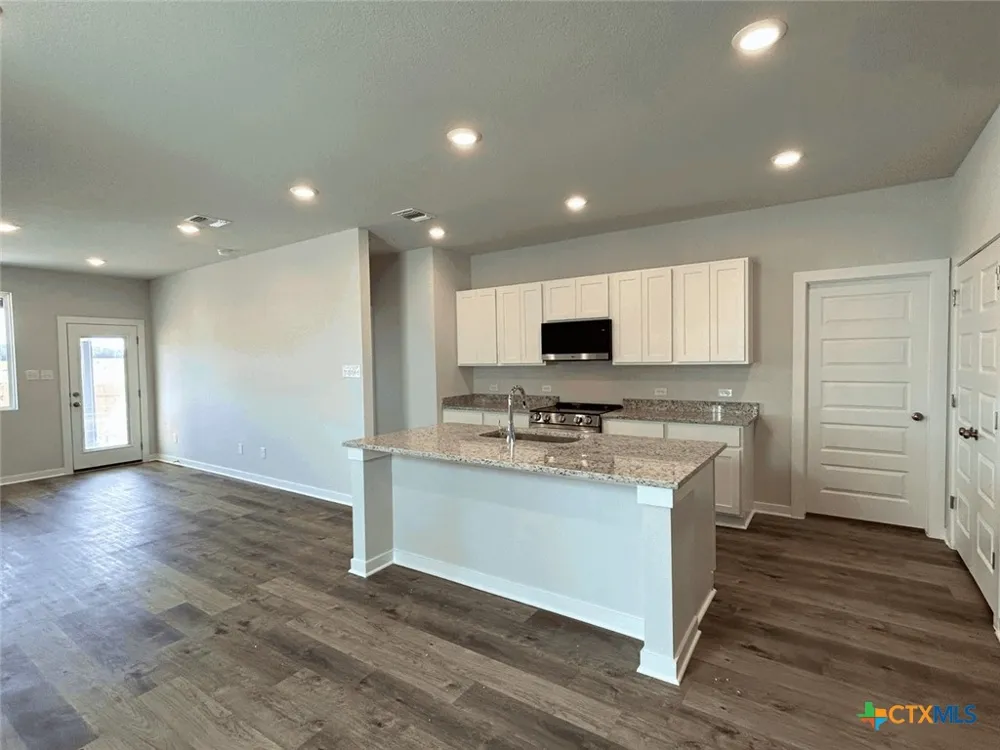 240 Firefox Way Jarrell, TX 76537