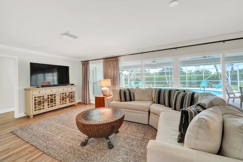 341 Glenbrook Drive Atlantis, FL 33462
