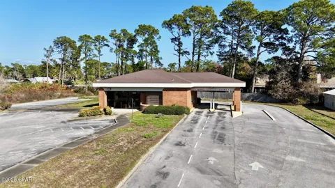 2209 Thomas Drive
