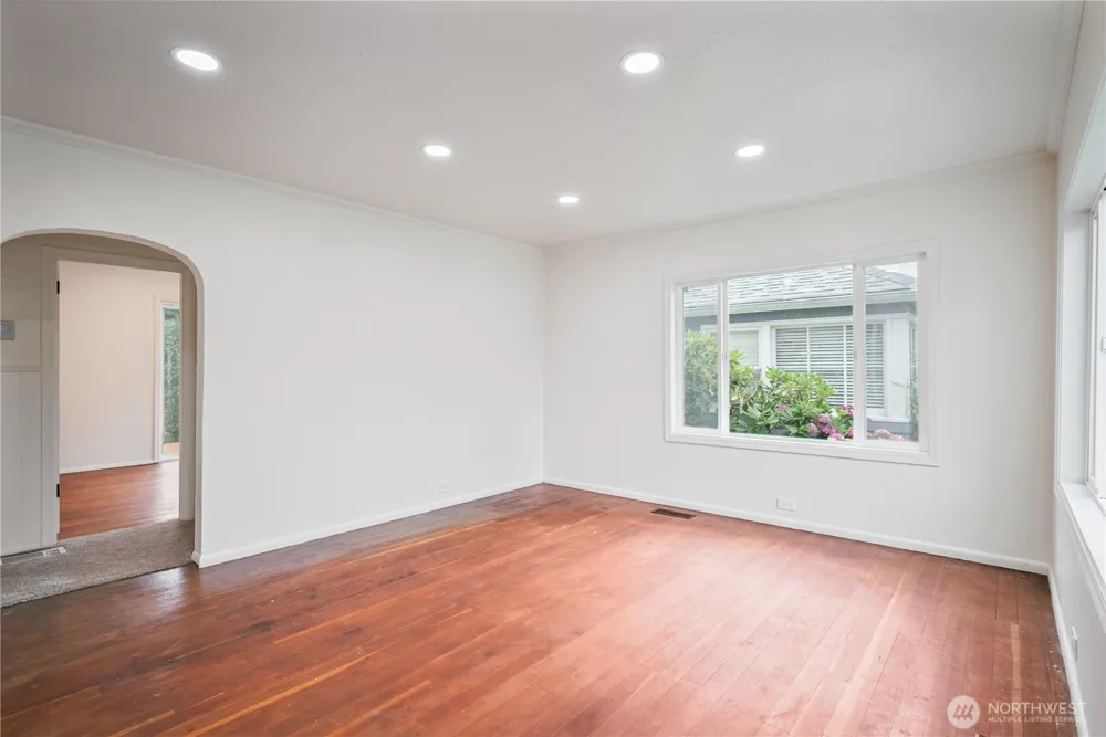 527 24th Avenue Longview, WA 98632
