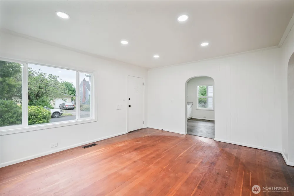527 24th Avenue Longview, WA 98632