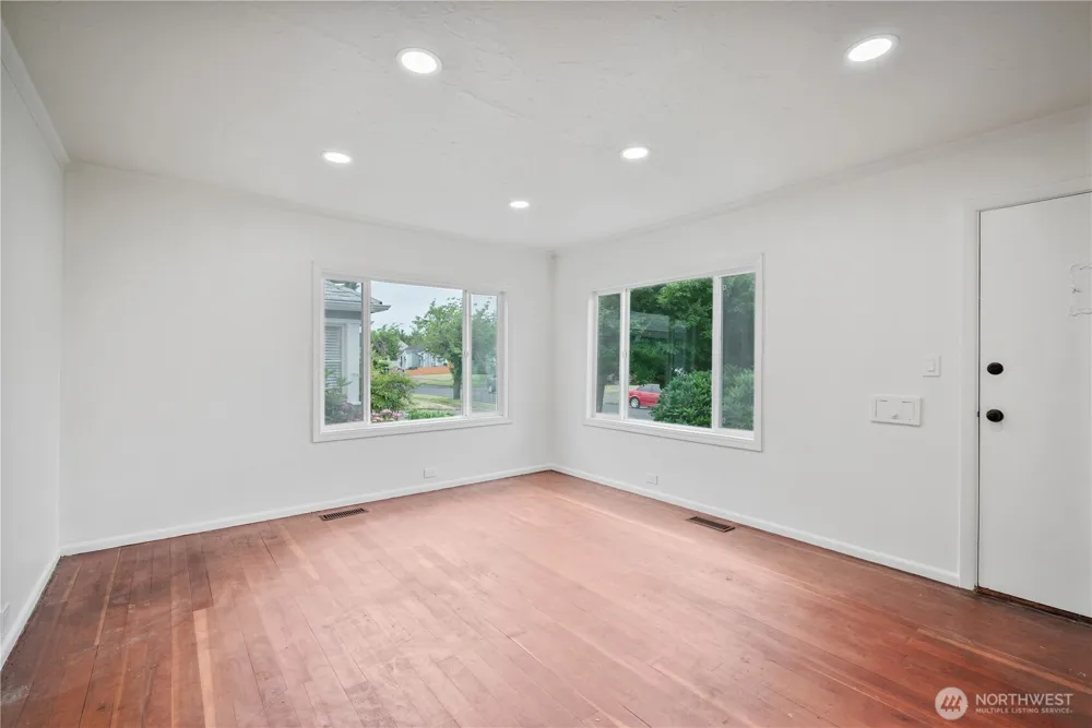527 24th Avenue Longview, WA 98632