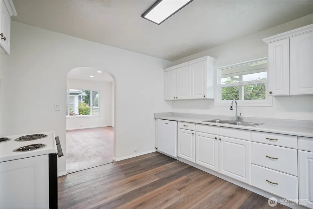 527 24th Avenue Longview, WA 98632
