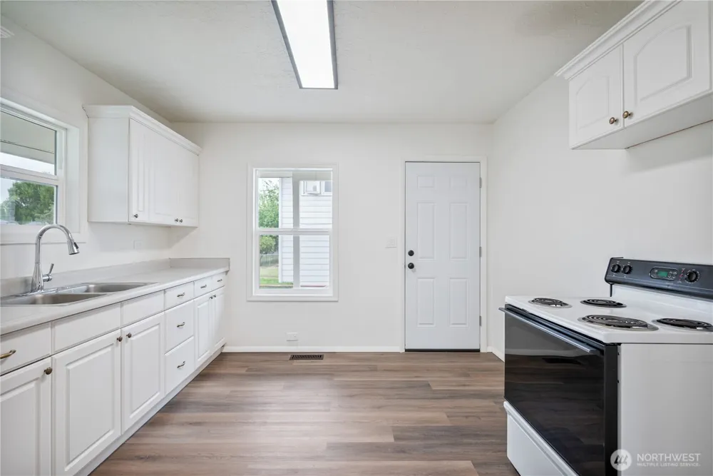 527 24th Avenue Longview, WA 98632