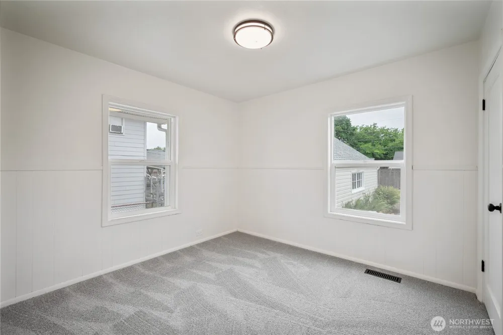 527 24th Avenue Longview, WA 98632