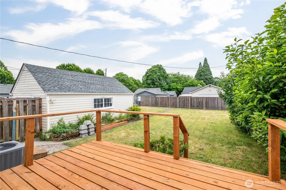 527 24th Avenue Longview, WA 98632