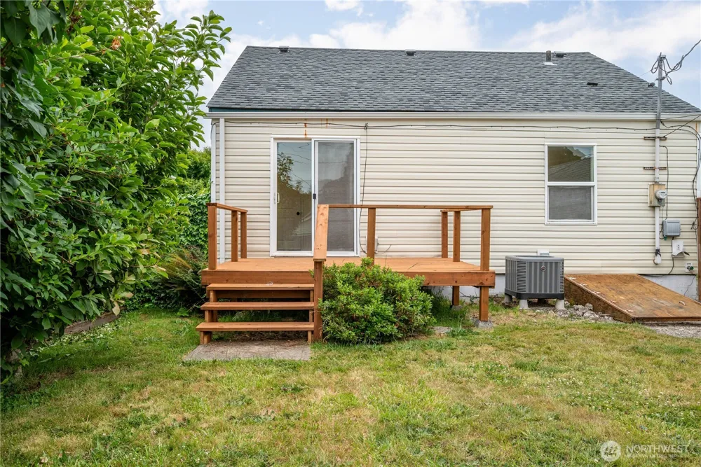 527 24th Avenue Longview, WA 98632