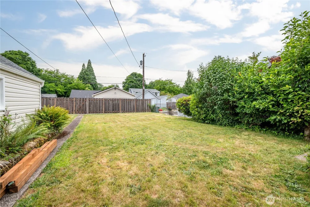 527 24th Avenue Longview, WA 98632
