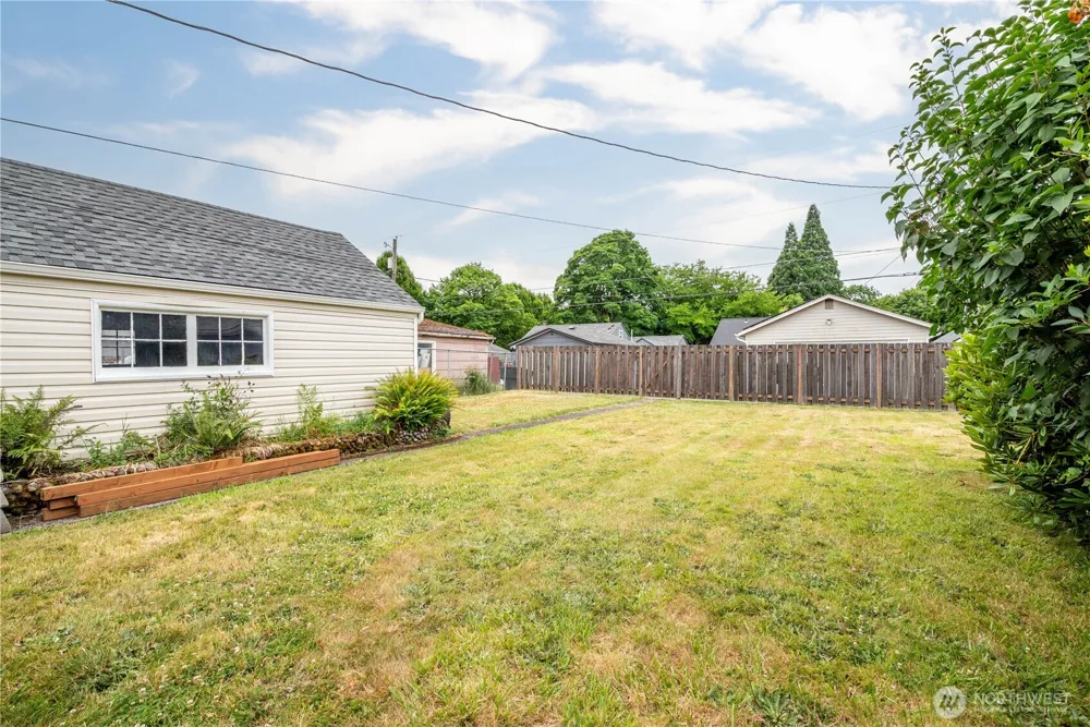 527 24th Avenue Longview, WA 98632