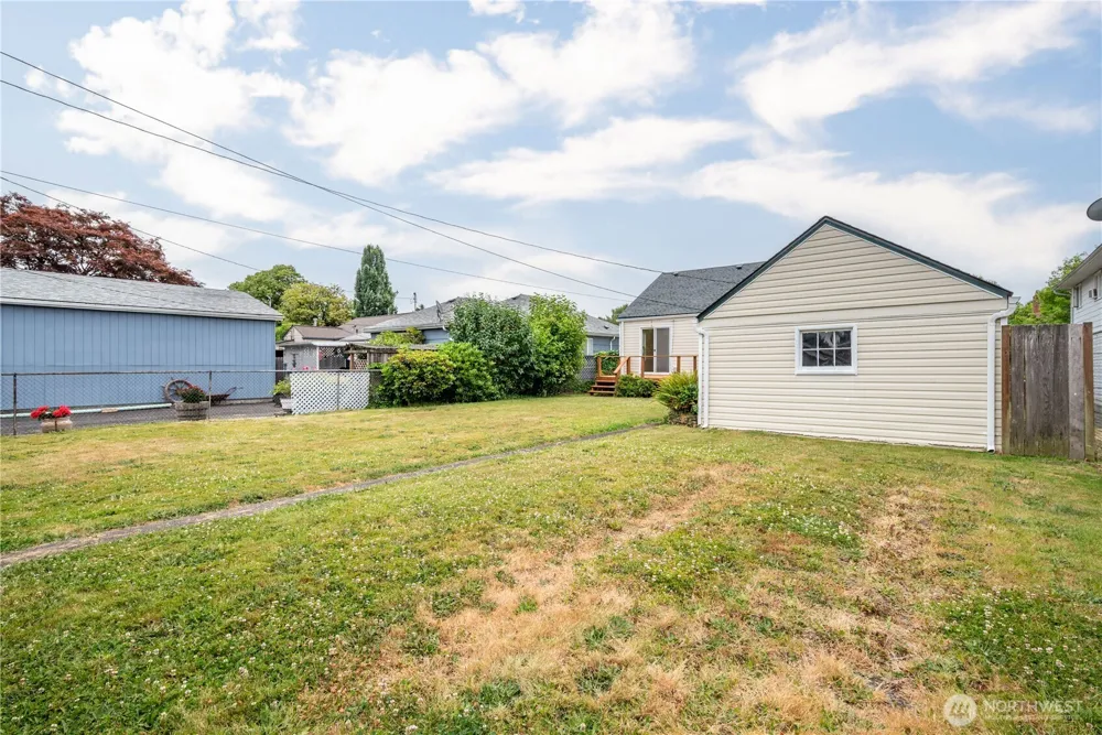 527 24th Avenue Longview, WA 98632