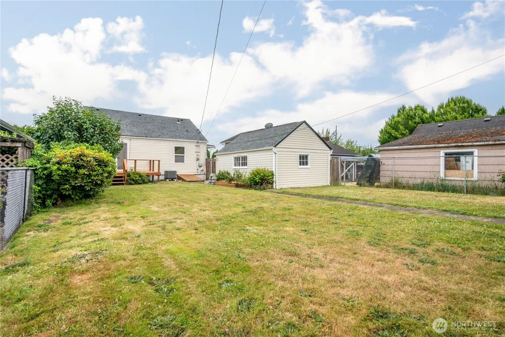 527 24th Avenue Longview, WA 98632