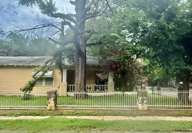 107 8th Street NE Paris, TX 75460
