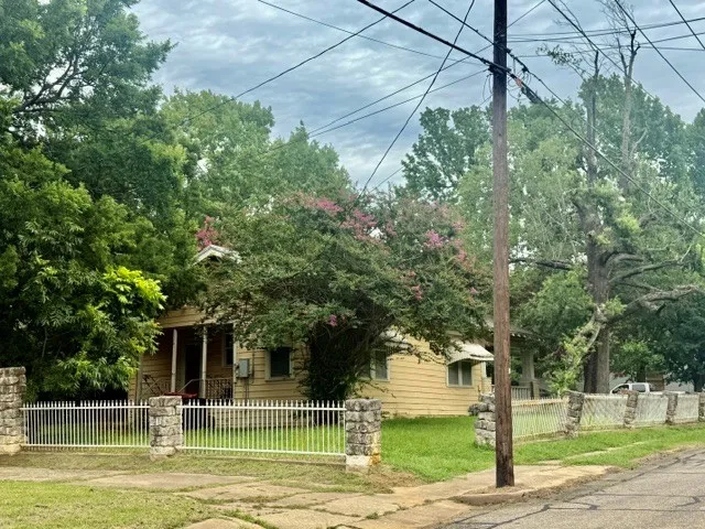 107 8th Street NE Paris, TX 75460