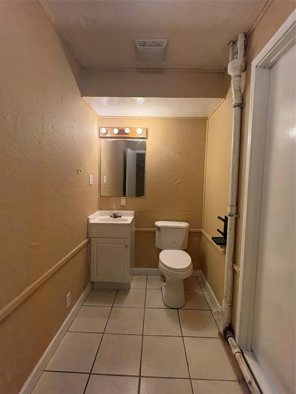200 Gaines Street #1 Brazoria, TX 77422