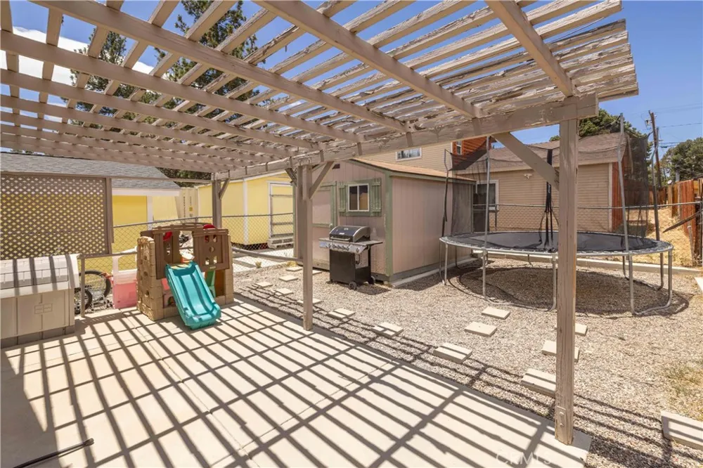 124 Wabash Sugarloaf, CA 92386