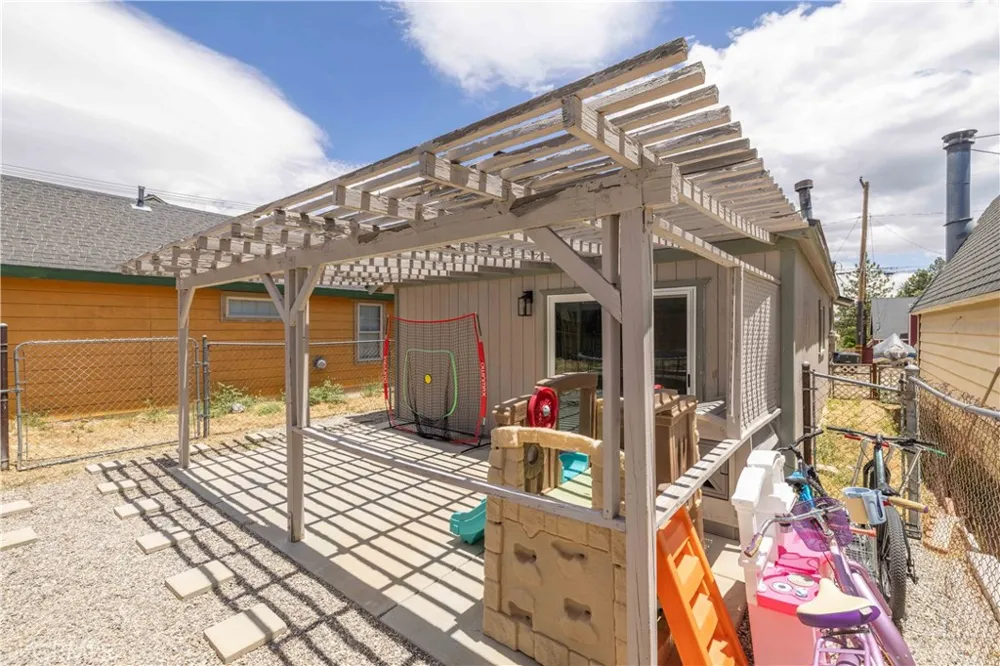 124 Wabash Sugarloaf, CA 92386