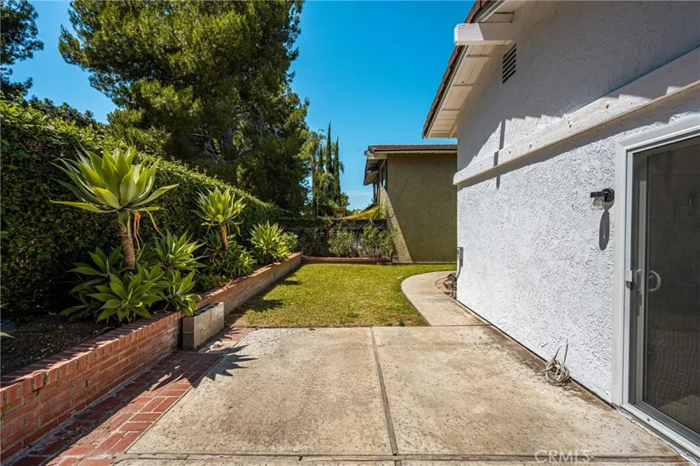 12 Blackswan Irvine, CA 92604