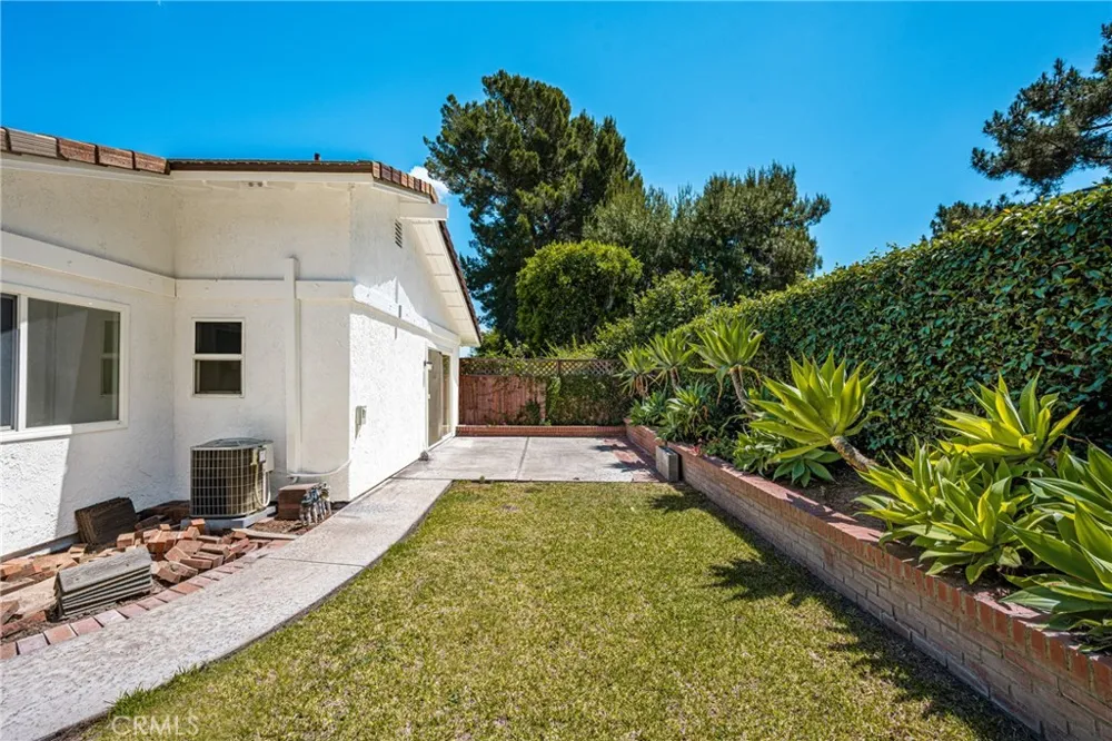 12 Blackswan Irvine, CA 92604