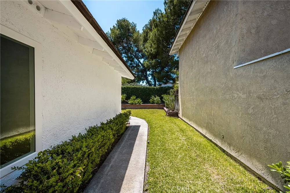 12 Blackswan Irvine, CA 92604