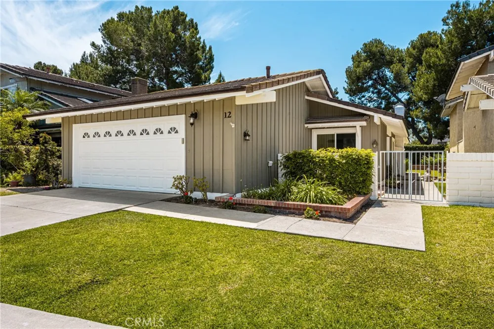 12 Blackswan Irvine, CA 92604