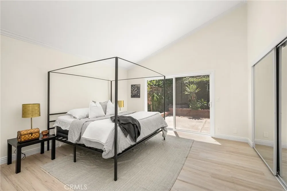 12 Blackswan Irvine, CA 92604
