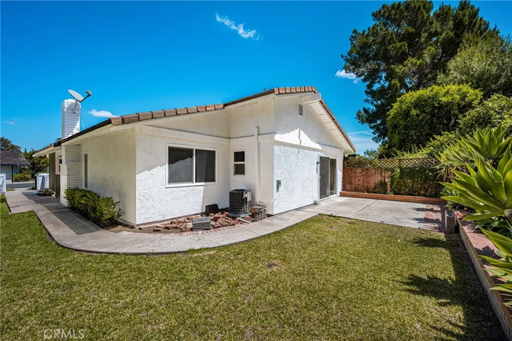 12 Blackswan Irvine, CA 92604