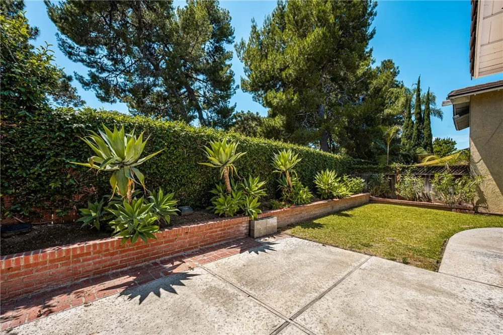 12 Blackswan Irvine, CA 92604